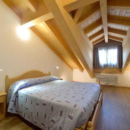 La Casa Al Noce Aparthotel Mezzana  Buitenkant foto