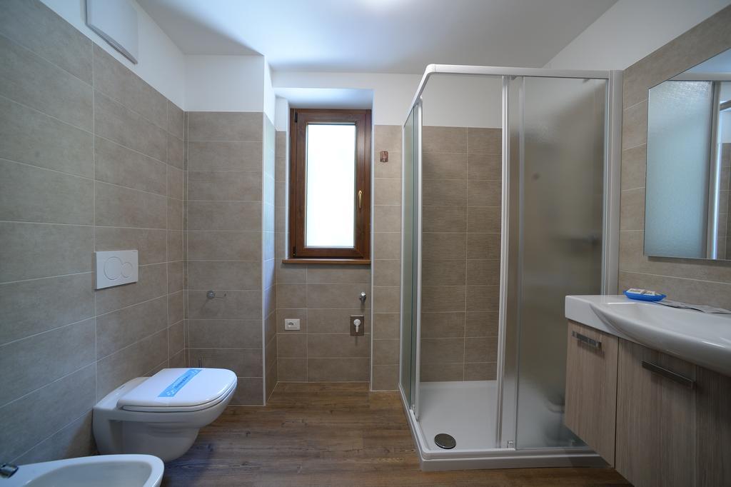 La Casa Al Noce Aparthotel Mezzana  Kamer foto