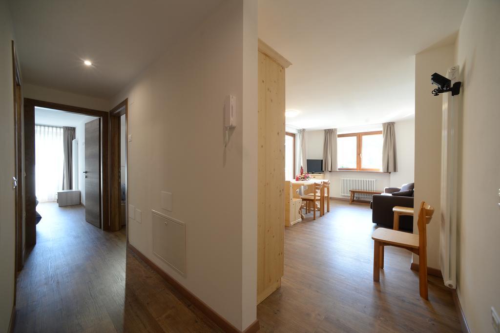 La Casa Al Noce Aparthotel Mezzana  Kamer foto