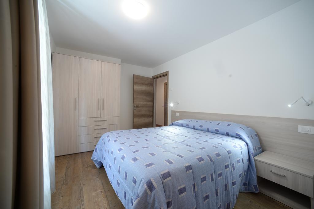 La Casa Al Noce Aparthotel Mezzana  Kamer foto