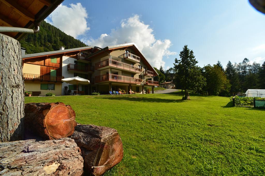 La Casa Al Noce Aparthotel Mezzana  Buitenkant foto