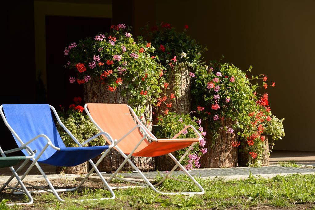 La Casa Al Noce Aparthotel Mezzana  Buitenkant foto