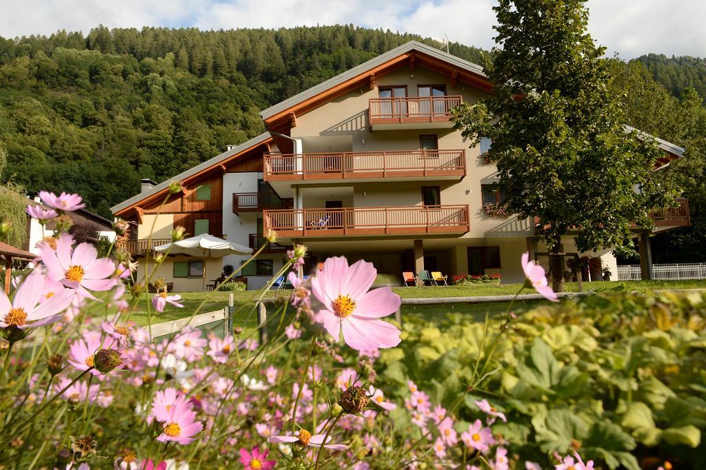 La Casa Al Noce Aparthotel Mezzana  Buitenkant foto
