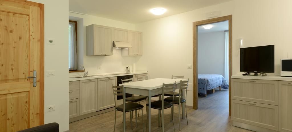 La Casa Al Noce Aparthotel Mezzana  Kamer foto