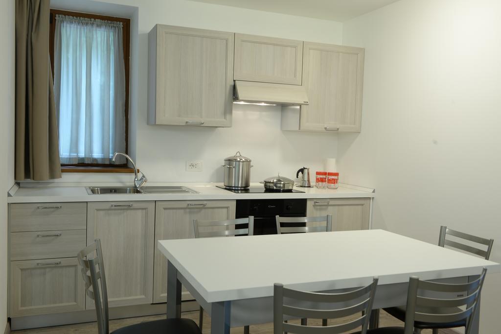 La Casa Al Noce Aparthotel Mezzana  Kamer foto