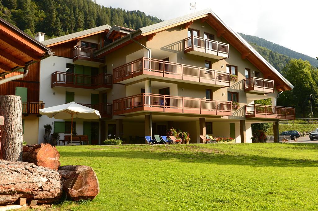 La Casa Al Noce Aparthotel Mezzana  Kamer foto