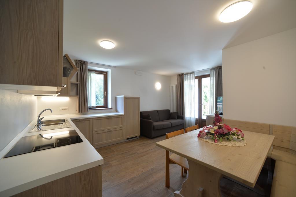 La Casa Al Noce Aparthotel Mezzana  Buitenkant foto
