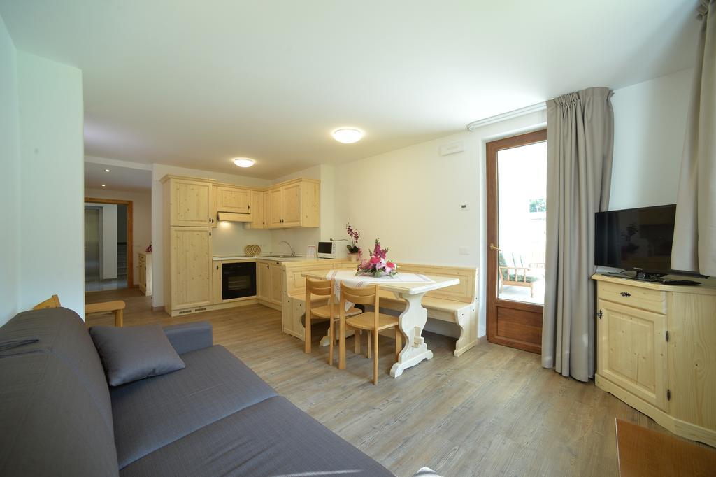 La Casa Al Noce Aparthotel Mezzana  Buitenkant foto