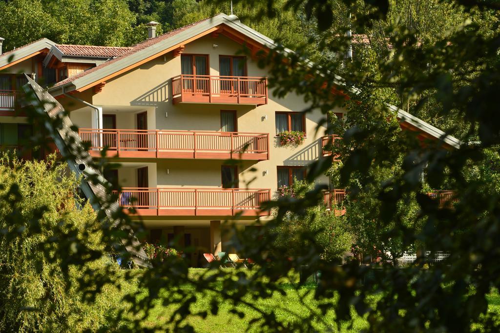 La Casa Al Noce Aparthotel Mezzana  Buitenkant foto