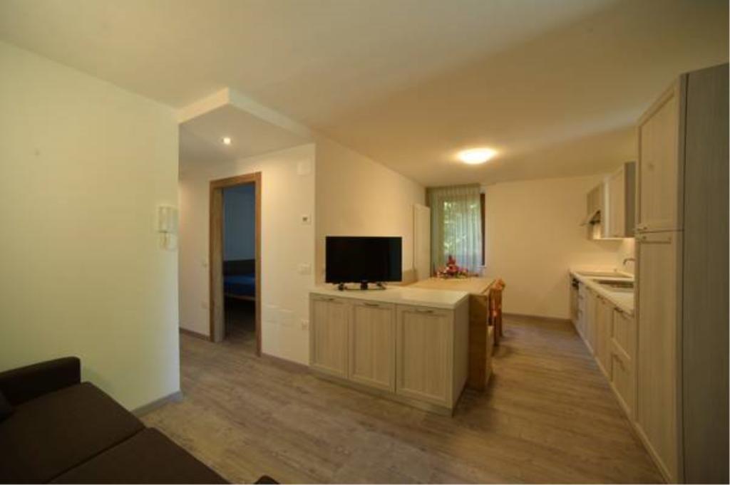 La Casa Al Noce Aparthotel Mezzana  Buitenkant foto