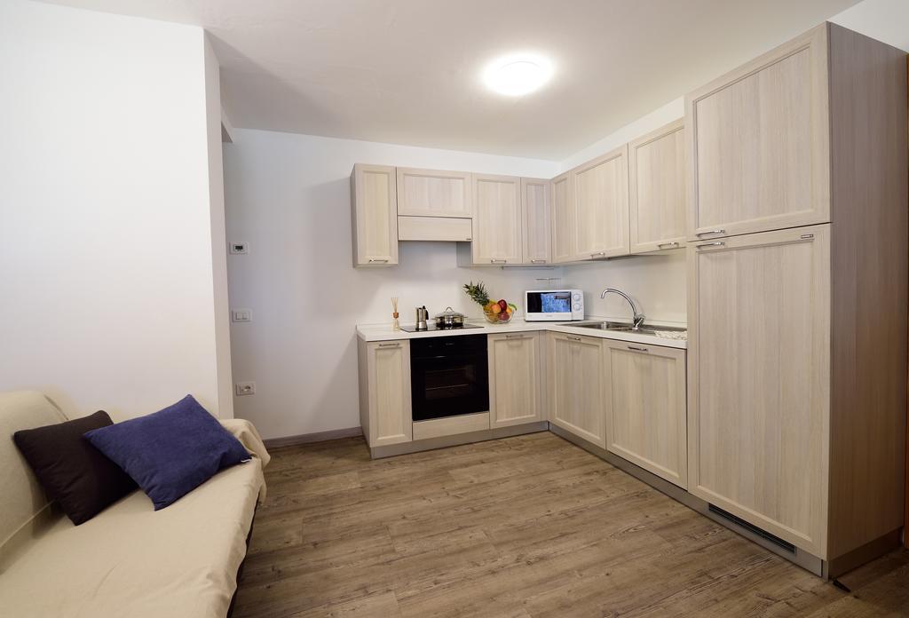 La Casa Al Noce Aparthotel Mezzana  Buitenkant foto