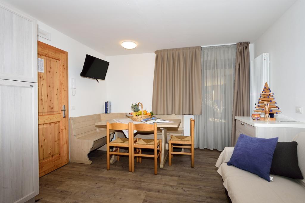La Casa Al Noce Aparthotel Mezzana  Buitenkant foto
