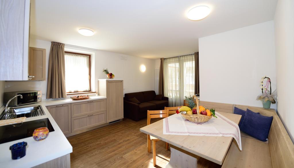 La Casa Al Noce Aparthotel Mezzana  Buitenkant foto