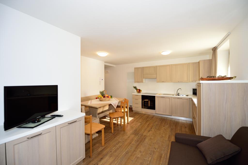 La Casa Al Noce Aparthotel Mezzana  Buitenkant foto