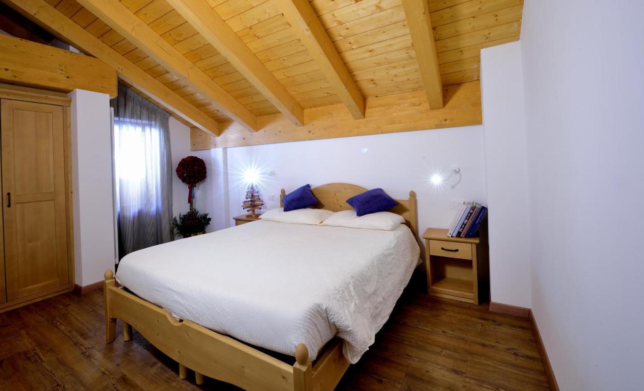 La Casa Al Noce Aparthotel Mezzana  Buitenkant foto