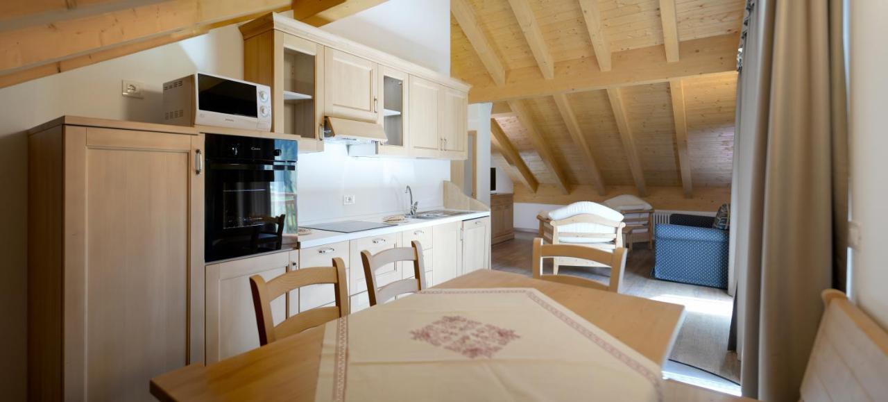 La Casa Al Noce Aparthotel Mezzana  Buitenkant foto